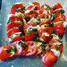 Une recette toute en simplicité mais qui a toujours un succès fou, une assiette que je fais souvent l'été ☀️. Encore meilleur avec les tomates du jardin et une bonne mozzarella, un vrai régal. Le tout assaisonné d'huile d'olive et de vinaigre balsamique sans oublié le basilic frais du jardin miam miam 😋!!