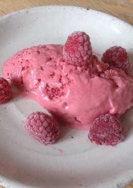 Glace au yaourt aux framboises