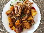 صورة الخطوة 5 من وصفة أفخاذ الدجاج بالبطاطس والروزماري 🥔🍗