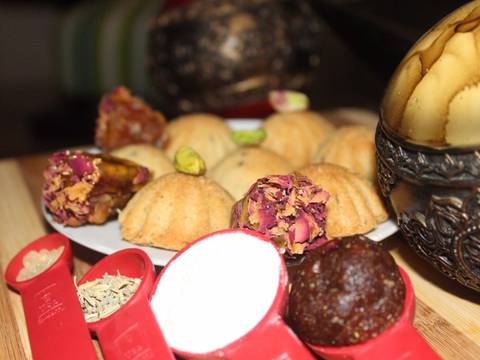 معمول الطحين بالتمر وبنكهه المستكة