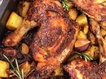 صورة الخطوة 4 من وصفة أفخاذ الدجاج بالبطاطس والروزماري 🥔🍗