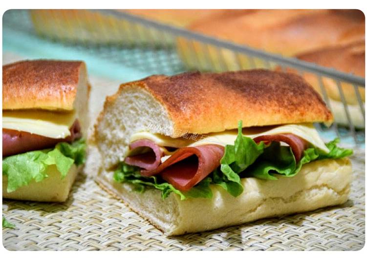 火腿起司潜艇堡