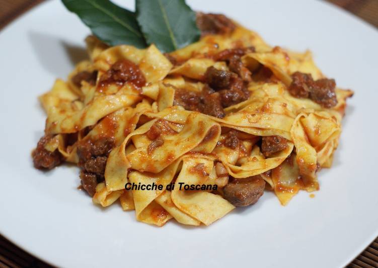 Ricetta Pappardelle al ragù di cinghiale alla Toscana di ...