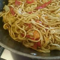 Zöldséges kínai tészta (chow mein)