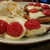 Mozzarellás paradicsomos (caprese) csirkemell