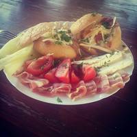 Reggeli tojásos-baconos zsemle