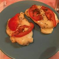 Mozzarellás paradicsomos (caprese) csirkemell