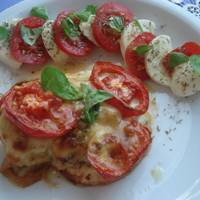 Mozzarellás paradicsomos (caprese) csirkemell