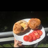 Reggeli tojásos-baconos zsemle