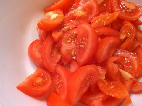 paradicsom saláta lilahagymával recept
