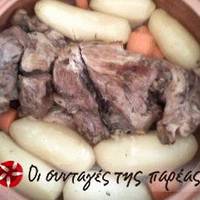 Αρνάκι στο φούρνο με πατάτες και μυρωδικά