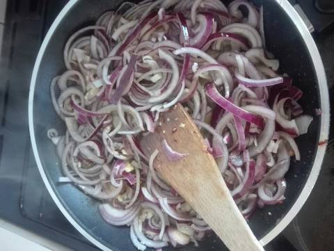 Βελουδινη φαβα με χταποδακι και καραμελωμενα κρεμμυδια φωτογραφία βήματος 3