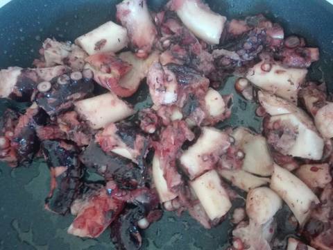 Βελουδινη φαβα με χταποδακι και καραμελωμενα κρεμμυδια φωτογραφία βήματος 3