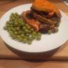 Давно хотела приготовить))) это очень вкусное блюдо и очень сытное! У меня не хотел получаться белый соус. И воду добавила, бесполезно ..Толи сливки не те, толи масло, толи руки не из того места растут, но комки никак не хотели растворяться! В общем, мне на помощь пришёл блендер и соус стал нежным и пюреобразным👍 соусом не все слои промазывала - берегу фигуру 😁формы не было, поэтому финальный вид немного поехал 😁 но! Вкус не пострадал , он великолепен!спасибо огромное за рецепт !👏