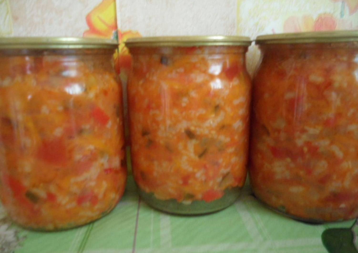 Рассольник на зиму с перловкой. Рассольник на зиму с перловкой и солеными огурцами. Рассольник на зиму. Рассольник томатной пастой рассольник на зиму с перловкой и огурцами. Рассольник на зиму с перловкой и свежими огурцами на зиму в банках.