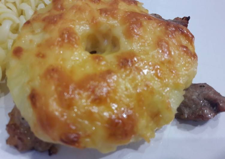 Фарш с ананасом и сыром