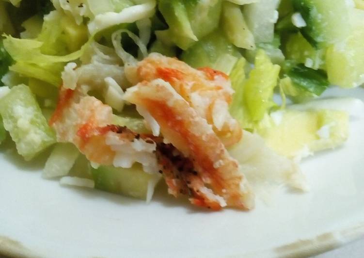 Салат с крабом и огурцами рецепт