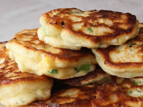 Ленивые пирожки с луком и яйцом