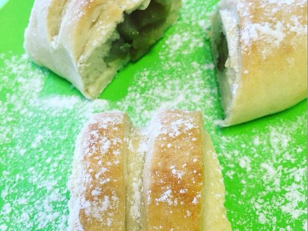 Рулет из груш и яблок