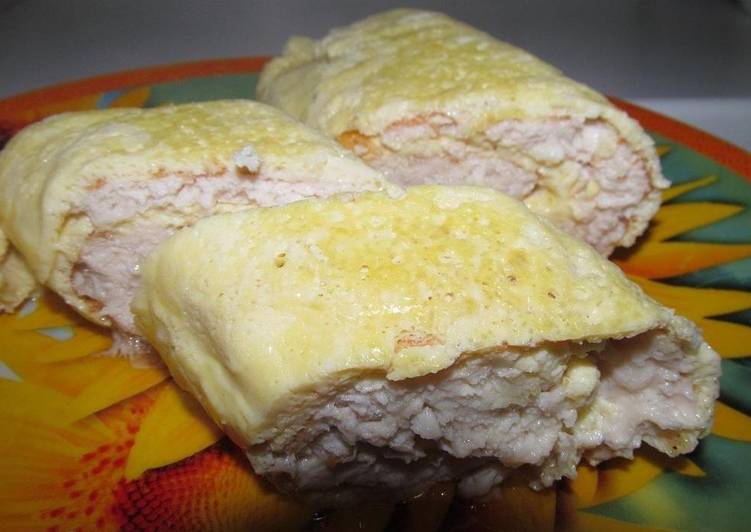 Рулет из куриного фарша с яйцами и сыром
