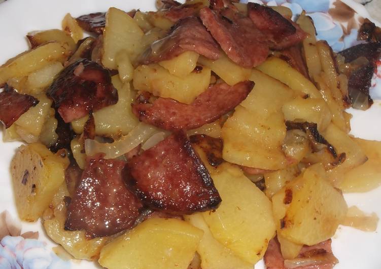 Жареная картошка с колбасой — рецепт с фото пошагово. Как пожарить картошку с колбасой и луком? в 2019 году Жареная картошка с колбасой — рецепт с фото пошагово. Как пожарить картошку с колбасой и луком? в 2019 году
