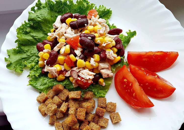 Салат фасоль курица сухари
