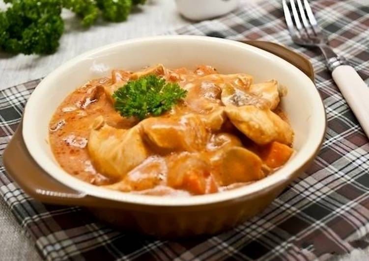 Гуляш куриный с подливкой - пошаговый рецепт с фото на Повар.ру Гуляш куриный с подливкой - пошаговый рецепт с фото на Повар.ру