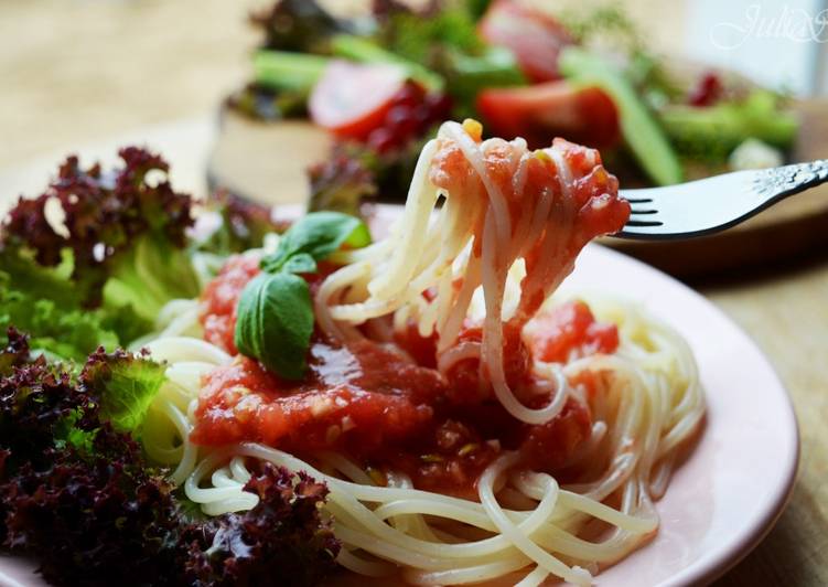 
          Соус для спагетти из томатов
        
