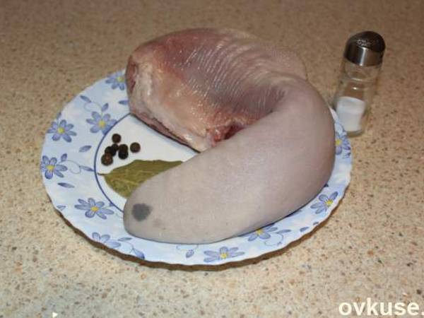 Заливное из говяжьего языка