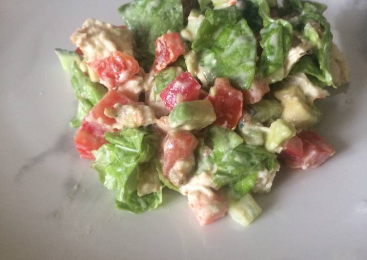 Салат из курицы с соусом тартар