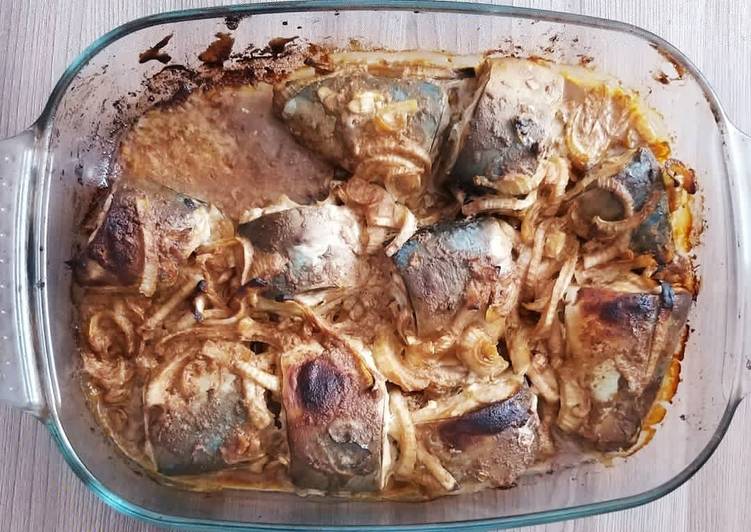 Скумбрия в горчичном маринаде с луком