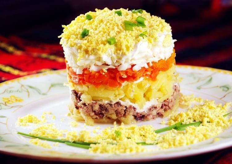 Как вкусно приготовить салат мимоза с рисом