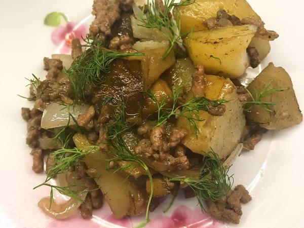 Картофель с грибами и фаршем