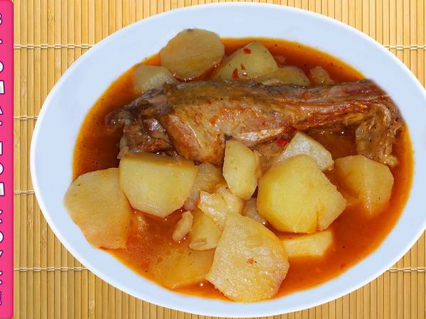 "Красная картошка" или тушёный картофель с мясом в томатном соусе