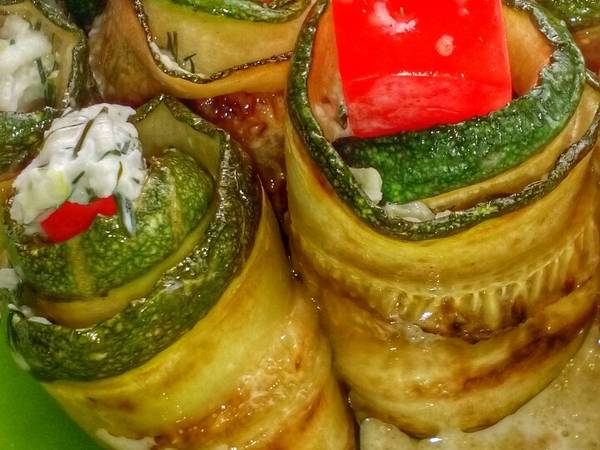 Кабачковые рулетики