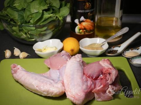 Запеченные крылья индейки со шпинатом recipe step 1 photo