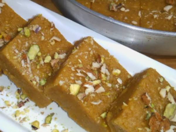 बेसन की बर्फी (Besan ki Burfi Recipe In Hindi)