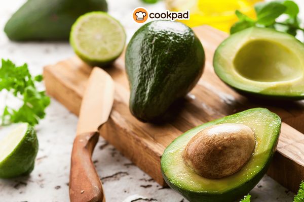 Descobre o Mundo Verde do Abacate: Benefícios, Curiosidades e Receitas Deliciosas