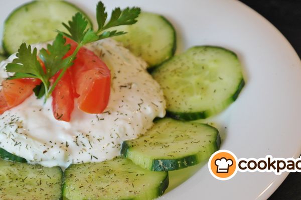 Fresh & Flavorful: How to Make Greek Salad with Tzatziki Sauce