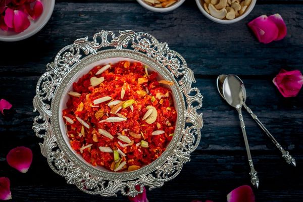 10 Low-Calorie Sweets & Treats for Indian Winter (Made Guilt Free with Jaggery, Millets)