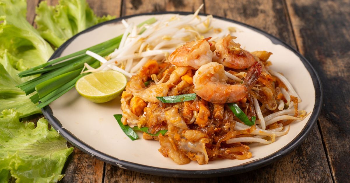 All about Pad Thai: What It Is, Ingredients, Calories & Recipes