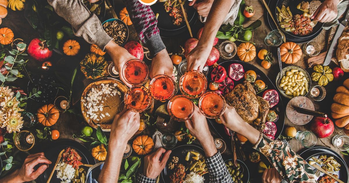 How to Host a Friendsgiving Party Everyone Will Love