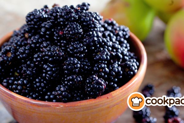 4 Wild Fruits to forage and cook with this fall 🍎🍂