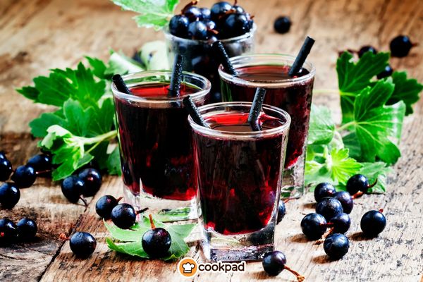 How to Cook with Blackcurrants: Easy Ideas & Recipes