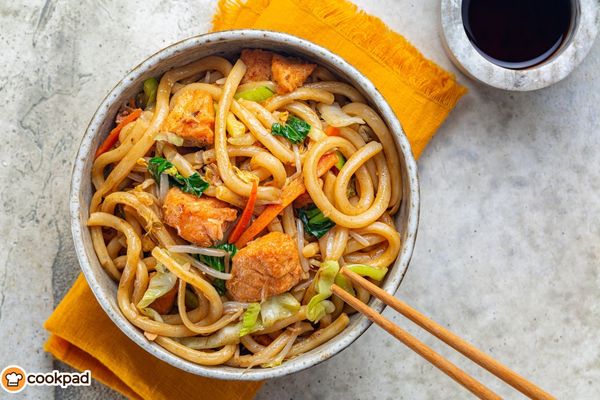 Yaki Udon: A Flavorful Stir-Fry You Can Make Your Own