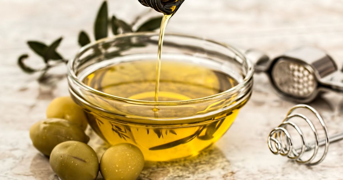 Huile d’olive : comment la choisir, la conserver et bien l’utiliser en cuisine
