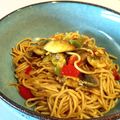 El cooksnap de Vegan Yorch cuando hizo Fideos chinos con soja, curry y verduras.