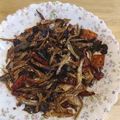 Cooksnap Pok Li semasa beliau membuat Ikan Bilis Rangup Daun Kari.
