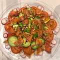 El cooksnap de Andrea Moreno cuando hizo Carpaccio de tomate y aguacate con salmón ahumado.