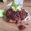 El cooksnap de Tefas Buendia cuando hizo Medallón de atún en salsa de jamaica con guacamole なな紫ʕ•ᴥ•ʔ。.